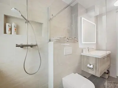 Ein Badezimmer in der Unterkunft Apartment Dianthus-3 by Interhome