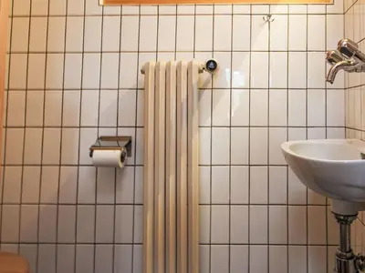 Ein Badezimmer in der Unterkunft Chalet Nelly by Interhome