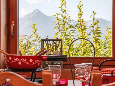 Ein allgemeiner Bergblick oder ein Berglick von des Chalets aus