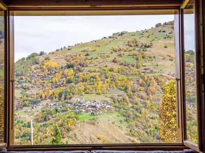 Ein allgemeiner Bergblick oder ein Berglick von des Chalets aus