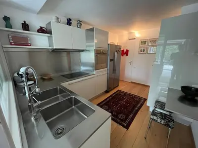 Küche/Küchenzeile in der Unterkunft Bel appartement deux chambres à coucher Etrier
