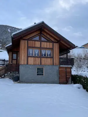 Ein allgemeiner Bergblick oder ein Berglick von des Chalets aus