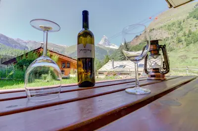 Ein allgemeiner Bergblick oder ein Berglick von der Ferienwohnung aus