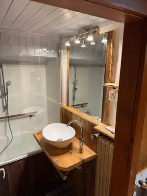 Ein Badezimmer in der Unterkunft Enzian 4 Zi Ferienwohnung in Landhaus