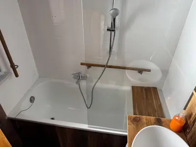 Ein Badezimmer in der Unterkunft Enzian 4 Zi Ferienwohnung in Landhaus