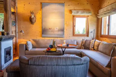 Ein Sitzbereich in der Unterkunft Alphütte Ried
