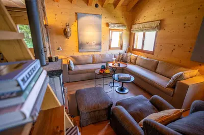 Ein Sitzbereich in der Unterkunft Alphütte Ried
