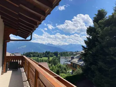 Ein allgemeiner Bergblick oder ein Berglick von der Ferienwohnung aus