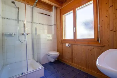 Ein Badezimmer in der Unterkunft Tschoueilles 014 MOUNTAIN & VIEW - chalet 12 pers
