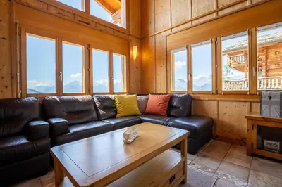 Ein Sitzbereich in der Unterkunft Tschoueilles 014 MOUNTAIN & VIEW - chalet 12 pers