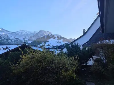 Ein allgemeiner Bergblick oder ein Berglick von der Ferienwohnung aus