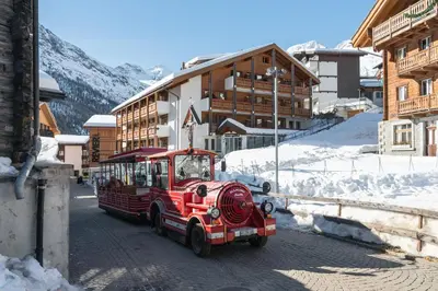 Ein allgemeiner Bergblick oder ein Berglick von des Hotels aus