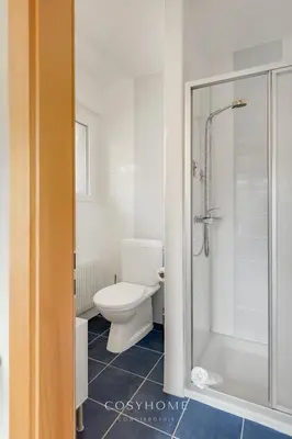 Ein Badezimmer in der Unterkunft Alpine Sunset l Attique l Golf l By CosyHome