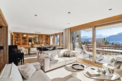 Ein allgemeiner Bergblick oder ein Berglick von der Ferienwohnung aus