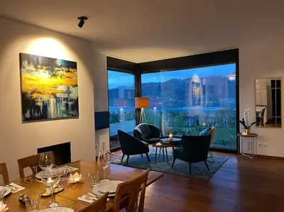 Ein allgemeiner Bergblick oder ein Berglick von der Ferienwohnung aus