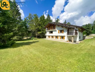 Ein Garten an der Unterkunft Nava 96