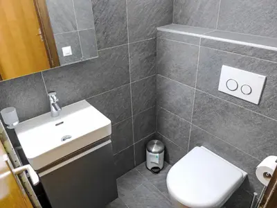 Ein Badezimmer in der Unterkunft Apartment La Verdure Est N-22 by Interhome