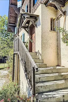 Das Gebäude in dem sich das Chalet befindet