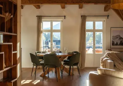 Ein Sitzbereich in der Unterkunft Hidden Retreats The Alpstyle