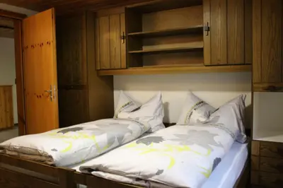 Ein Bett oder Betten in einem Zimmer der Unterkunft Saastal Apartments Haus Antrona