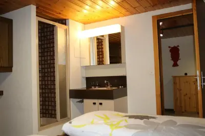 Ein Bett oder Betten in einem Zimmer der Unterkunft Saastal Apartments Haus Antrona