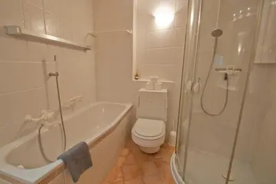 Ein Badezimmer in der Unterkunft Apartment Lora, La Villa Emeline