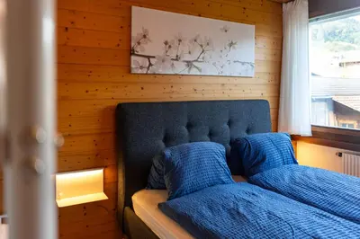 Ein Bett oder Betten in einem Zimmer der Unterkunft Alpine view with balcony near Interlaken