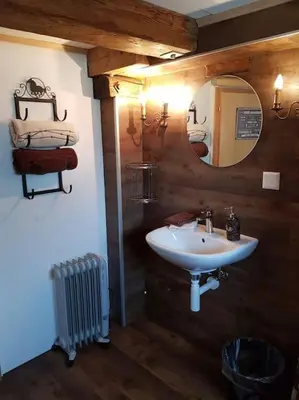 Ein Badezimmer in der Unterkunft Übernachten in Blockhaus