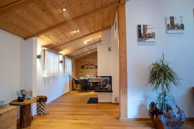 Ein Sitzbereich in der Unterkunft Chalet Santa Maria