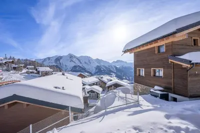 Ein allgemeiner Bergblick oder ein Berglick von der Ferienwohnung aus