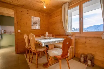 Ein allgemeiner Bergblick oder ein Berglick von der Ferienwohnung aus