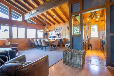 Ein Sitzbereich in der Unterkunft Chalet Rübezahl Attika