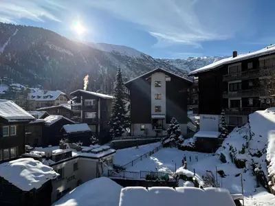 Ein allgemeiner Bergblick oder ein Berglick von der Ferienwohnung aus