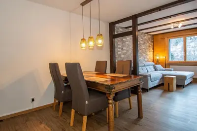 Ein Sitzbereich in der Unterkunft Ferienwohnung am Bach