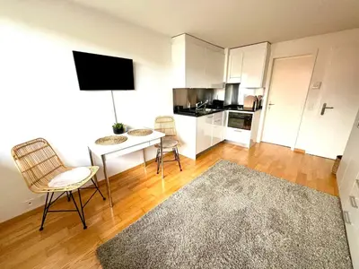 Küche/Küchenzeile in der Unterkunft Bijou Serene klitzekleine Wohnung mit Seeblick