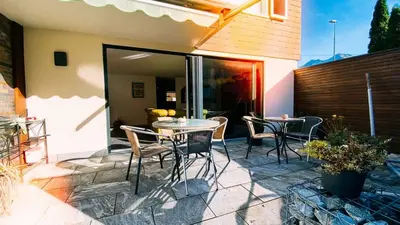 Ein Patio oder anderer Außenbereich in der Unterkunft Swiss House with Mountain Views