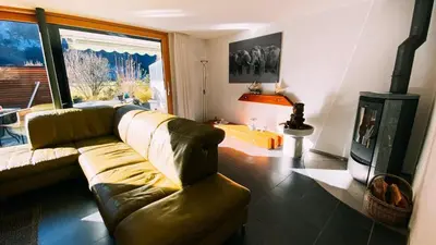 Ein Sitzbereich in der Unterkunft Swiss House with Mountain Views