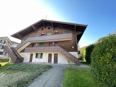 Das Gebäude in dem sich die Ferienwohnung befindet