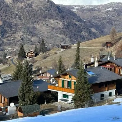 Ein allgemeiner Bergblick oder ein Berglick von der Ferienwohnung aus