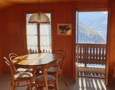 Ein allgemeiner Bergblick oder ein Berglick von der Ferienwohnung aus