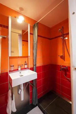 Ein Badezimmer in der Unterkunft Dans ma bulle