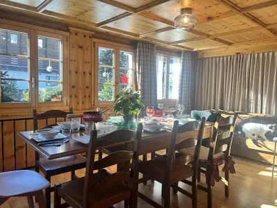 Ein Sitzbereich in der Unterkunft Cozy Room in Cozy Shared Flat - Prime Zermatt Location