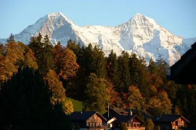 Ein allgemeiner Bergblick oder ein Berglick von der Ferienwohnung aus