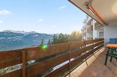 Ein allgemeiner Bergblick oder ein Berglick von der Ferienwohnung aus
