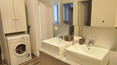 Ein Badezimmer in der Unterkunft ganzes Haus für dich 20min bis nach Interlaken und Adelboden
