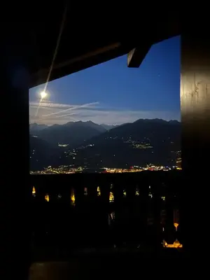 Ein allgemeiner Bergblick oder ein Berglick von der Ferienwohnung aus