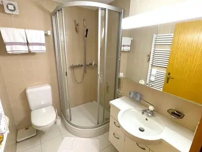 Ein Badezimmer in der Unterkunft Concierge with Scenic Views and Long Stay by SwissHut