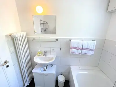 Ein Badezimmer in der Unterkunft Lake Thun Alps Scenic Views and Concierge by SwissHut