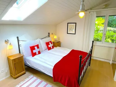 Ein Bett oder Betten in einem Zimmer der Unterkunft Lake Thun Alps Scenic Views and Concierge by SwissHut