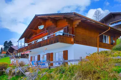 Das Gebäude in dem sich das Chalet befindet